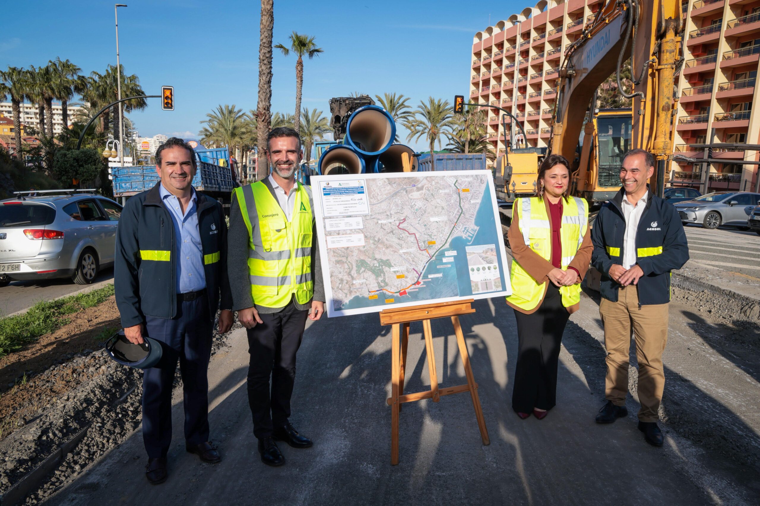 El consejero Ramón Fernández-Pacheco visita las obras de la autovía del agua entre Benalmádena y Torremolinos